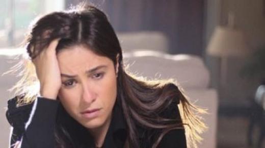 ياسمين عبد العزيز في ديكور شركة بالتجمع الخامس لتصوير “لأخر نفس”