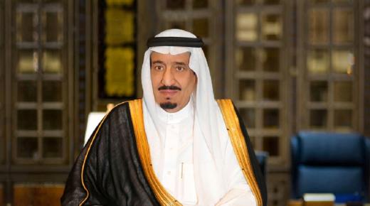 خادم الحرمين الشريفين يجري اتصالا هاتفيا بأمير الكويت للاطمئنان على صحته