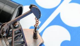 التزام الدول الأعضاء في منظمة أوبك باتفاق خفض الانتاج بنسبة 131 %