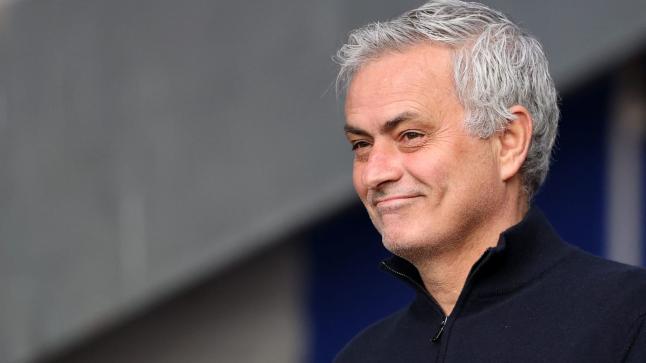 مورينيو يطلب ضم مدافع برشلونة كأول تدعيماته مع روما